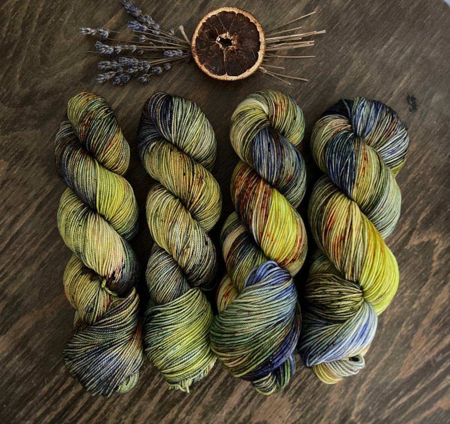 Gesprenkelte Farbgebung Absinthe